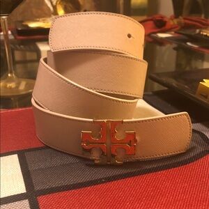 🔥NEWTory Burch Leather Belt with Logo Buckle length 43.5. 5 adjustable holes